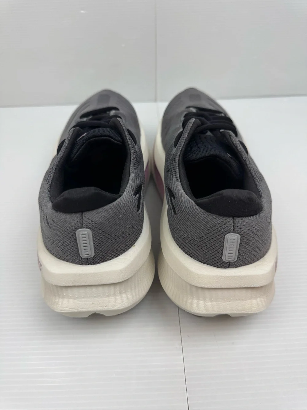 Brooks Glycerin Max 2 Grey White 1204681B059 Running Shoes Women’s Sz 8 Lace Up